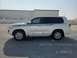 Toyota Land Cruiser GXR 2017 V6 – White – Excellent Condition